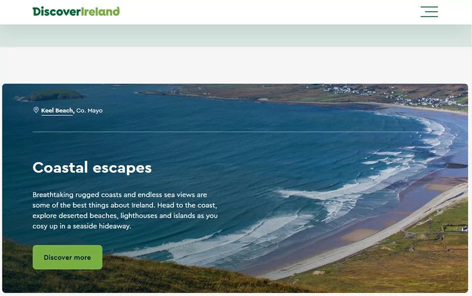 Фото в качестве фона на сайте discoverireland.ie передает атмосферу путешествий